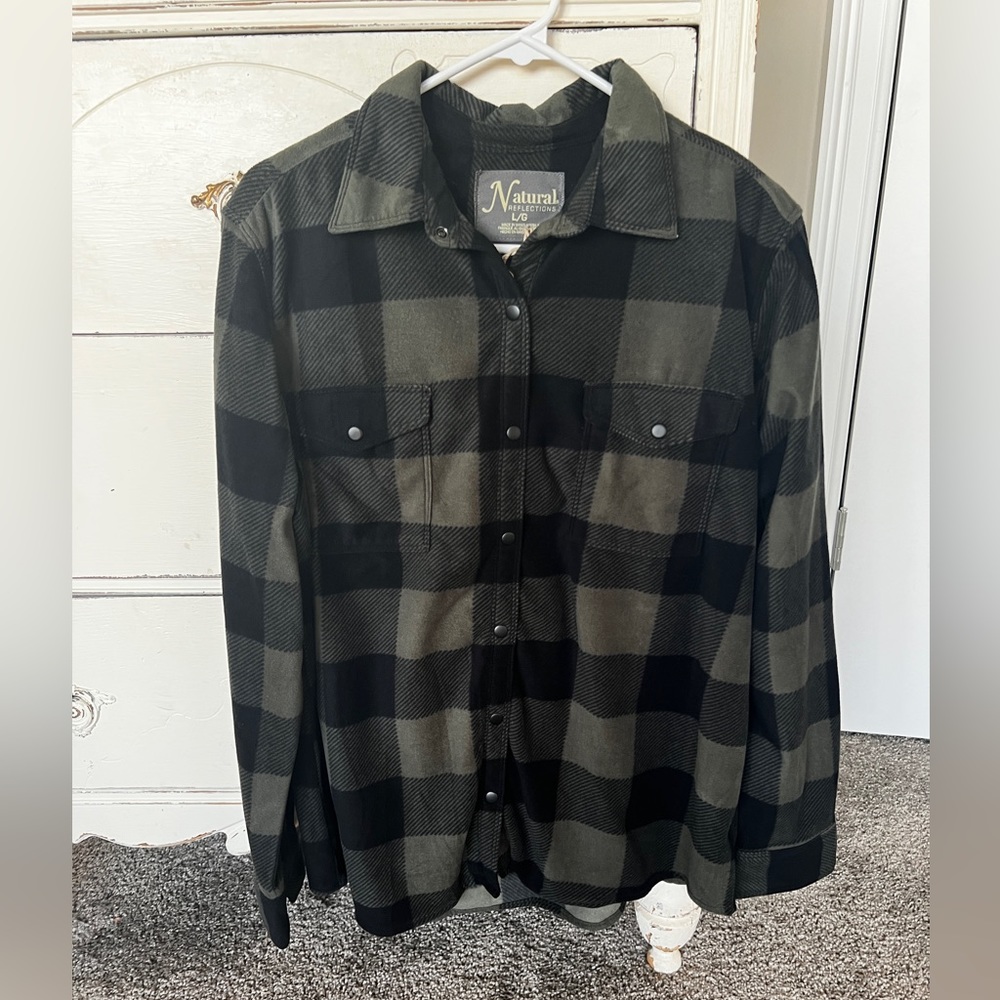 Women’s large Natural Reflections long sleeve button down fall / winter  shirt